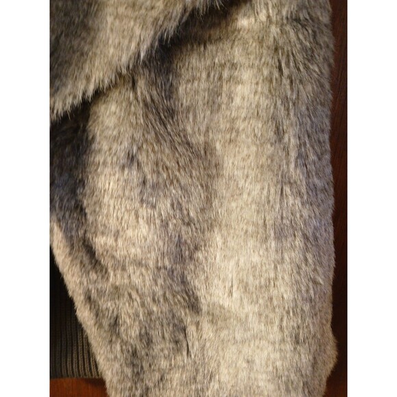 Maurices Womens Gray Faux Fur Vest/ Knit Backing Xlarge NEW VERY NICE - Picture 4 of 16